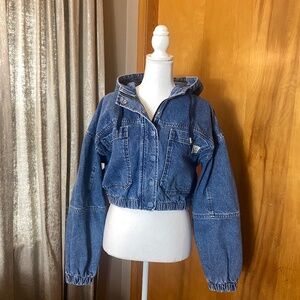 Women’s BDG Urban Outfitters Medium Wash Oversized Cropped Denim Jacket M